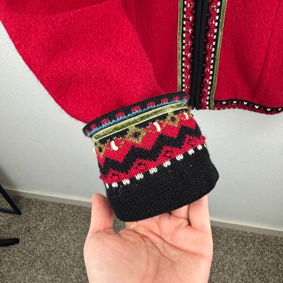 Icelandic Design Wool Embroidered Zip Up Jacket - Picture 4 of 7